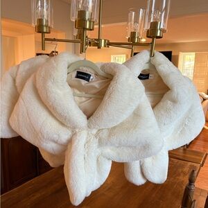 Women's Cream Faux Fur Jacket (3)
